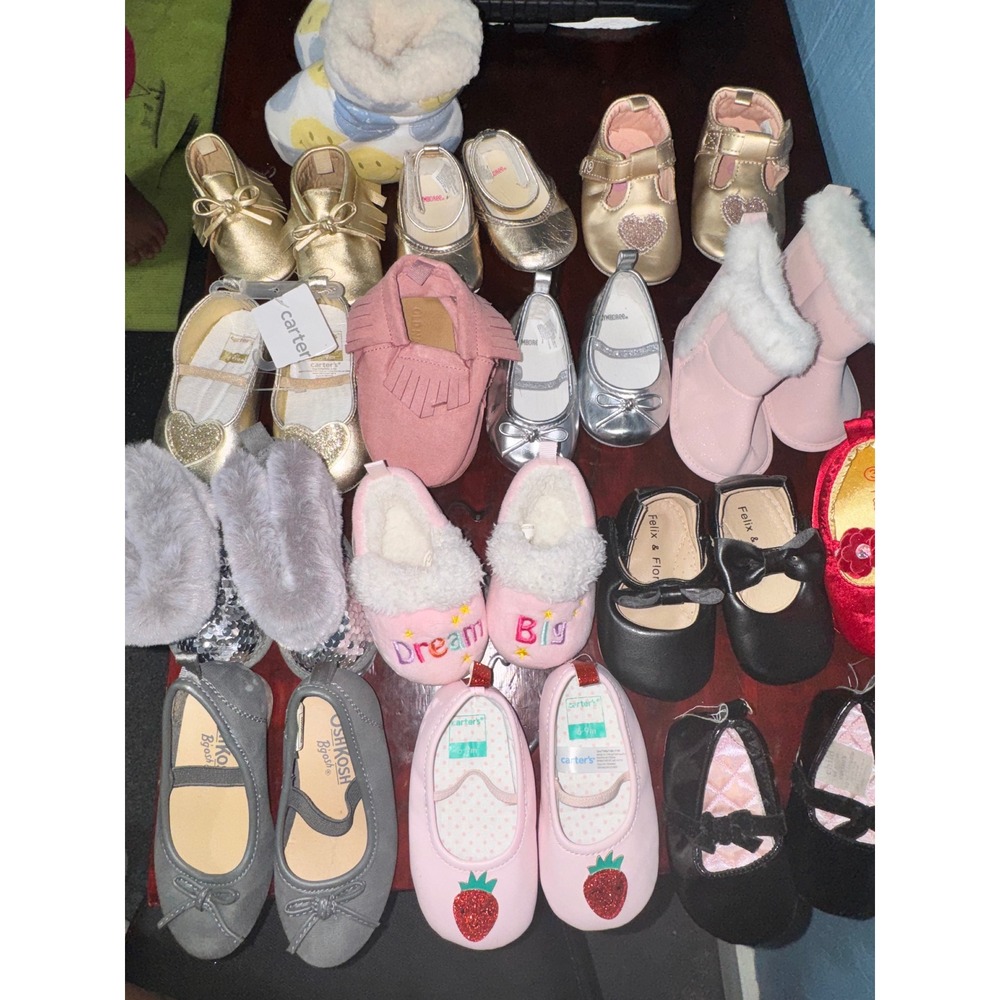15 pairs of baby shoes
